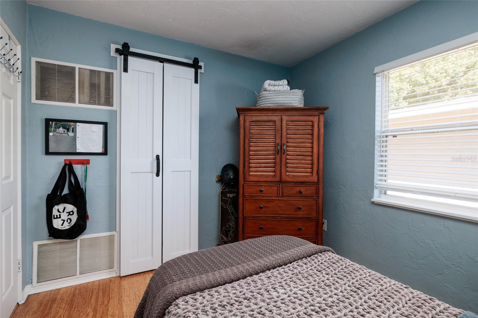 Image 26 of 39 For 230 43rd Avenue Ne