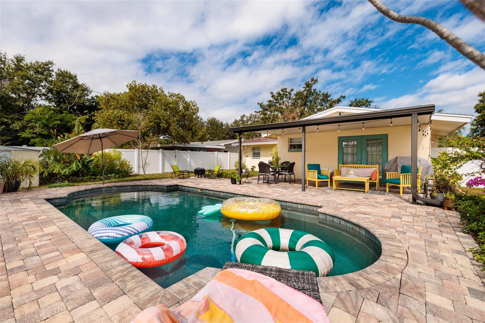 Image 4 of 39 For 230 43rd Avenue Ne