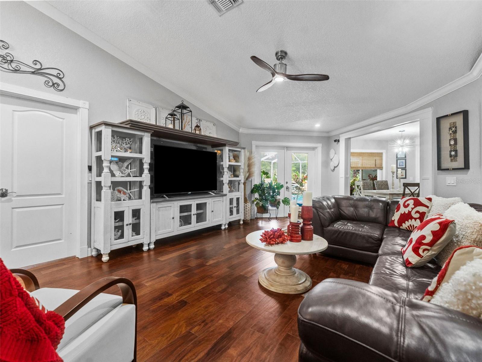 Image 8 of 50 For 5200 Camberlea Avenue