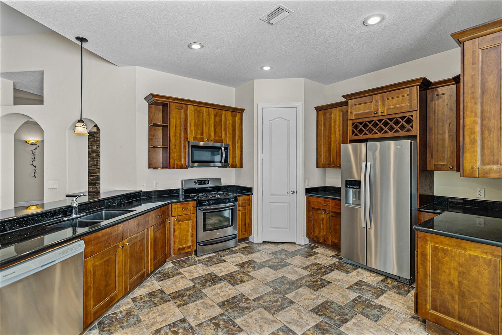 Listing photo id 28 for 10921 Mcmullen Road