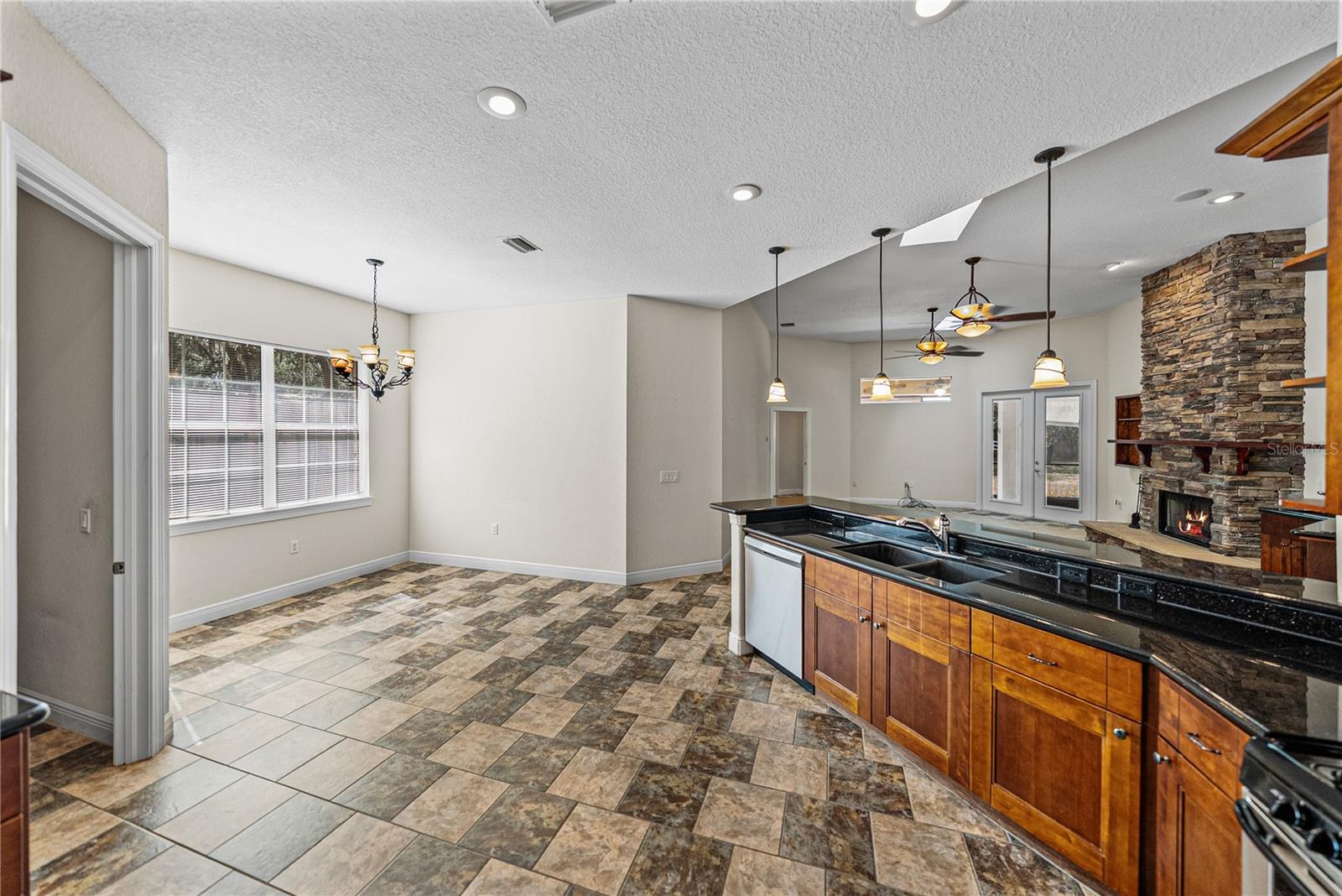 Listing photo id 31 for 10921 Mcmullen Road