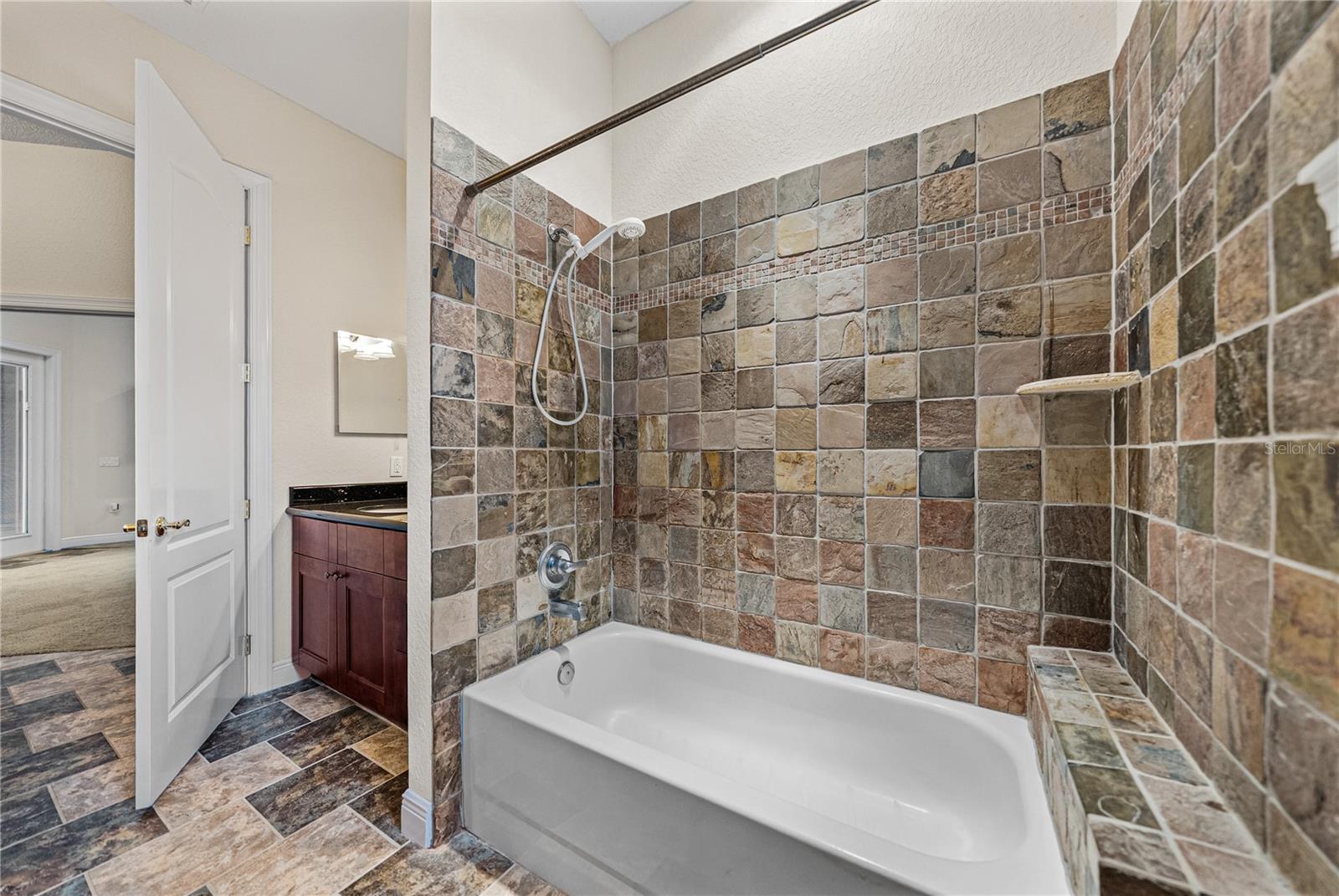 Listing photo id 39 for 10921 Mcmullen Road