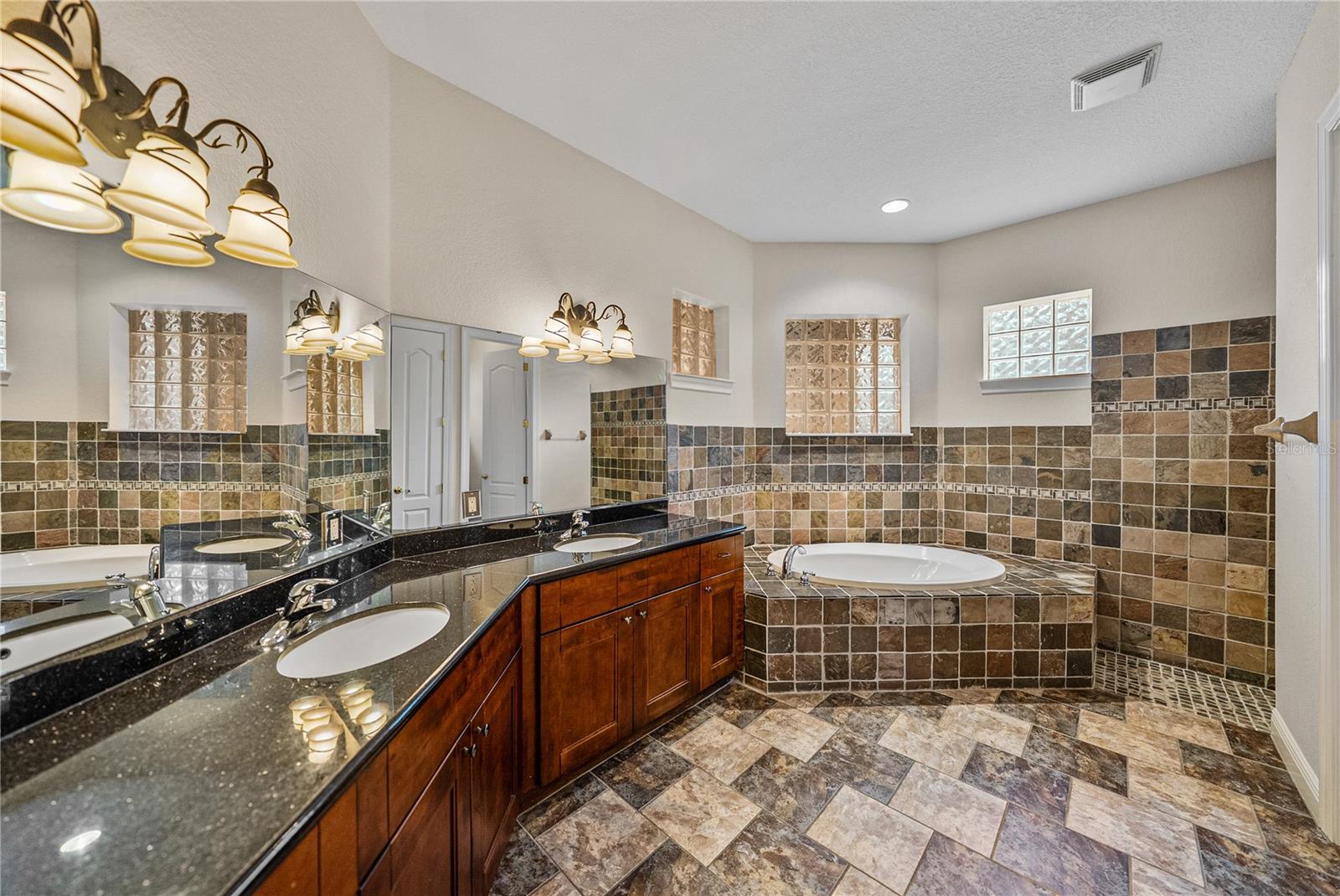 Listing photo id 55 for 10921 Mcmullen Road