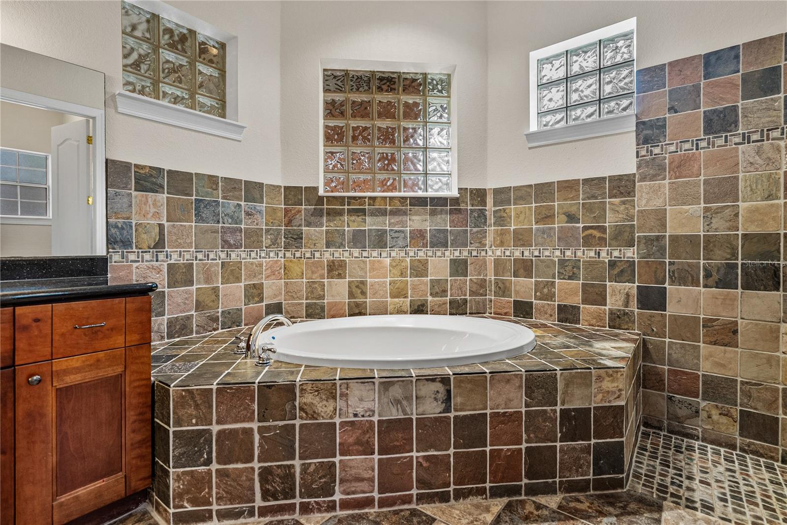 Listing photo id 58 for 10921 Mcmullen Road