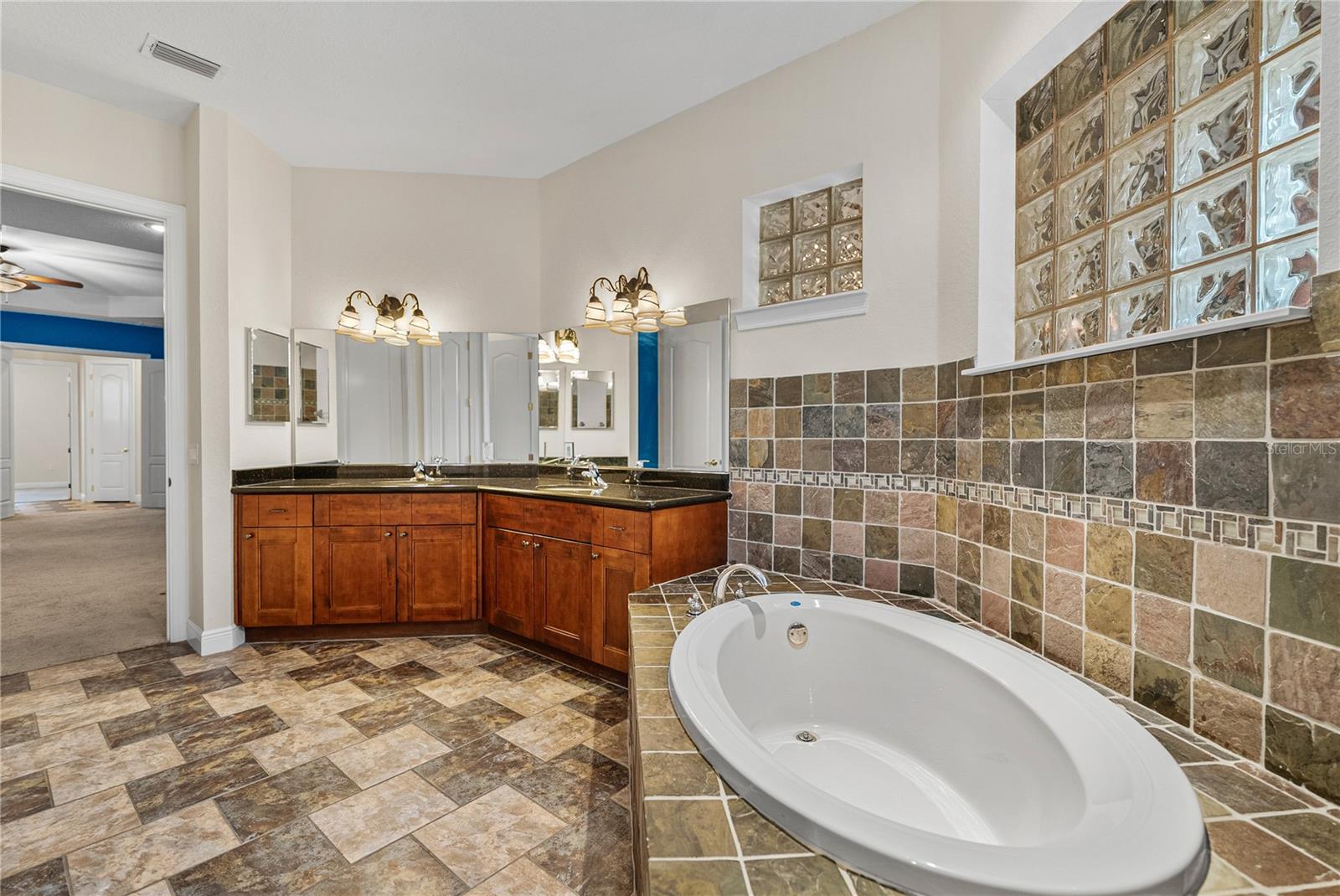 Listing photo id 59 for 10921 Mcmullen Road