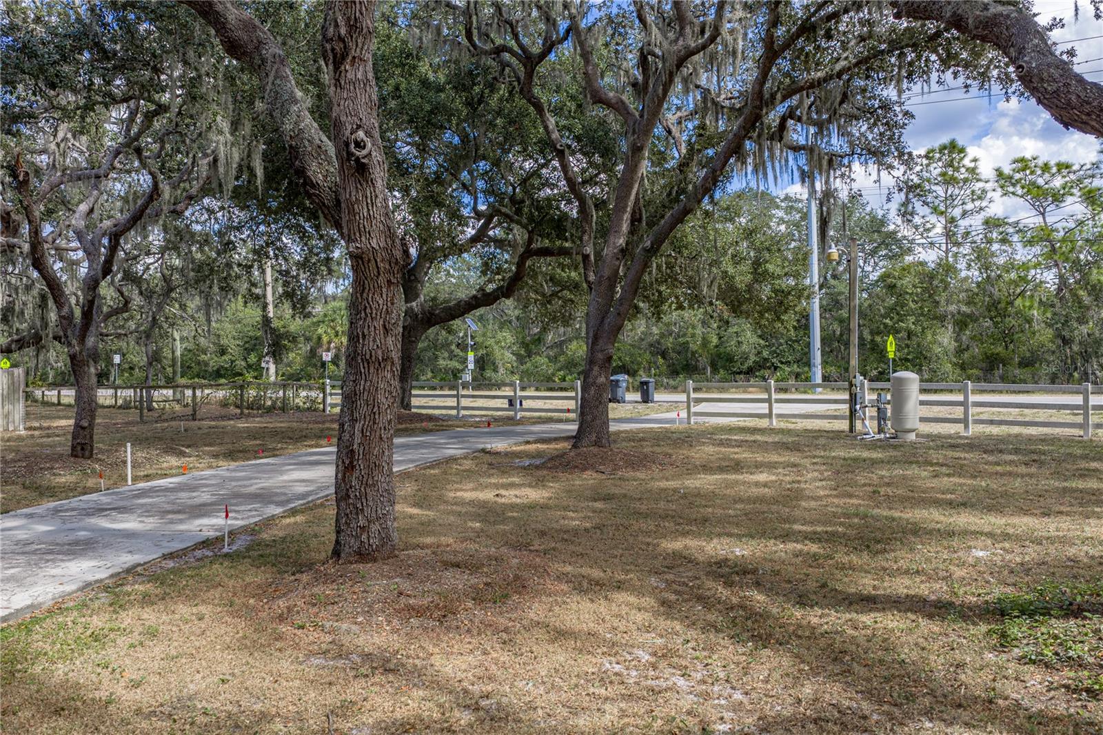 Listing photo id 7 for 10921 Mcmullen Road