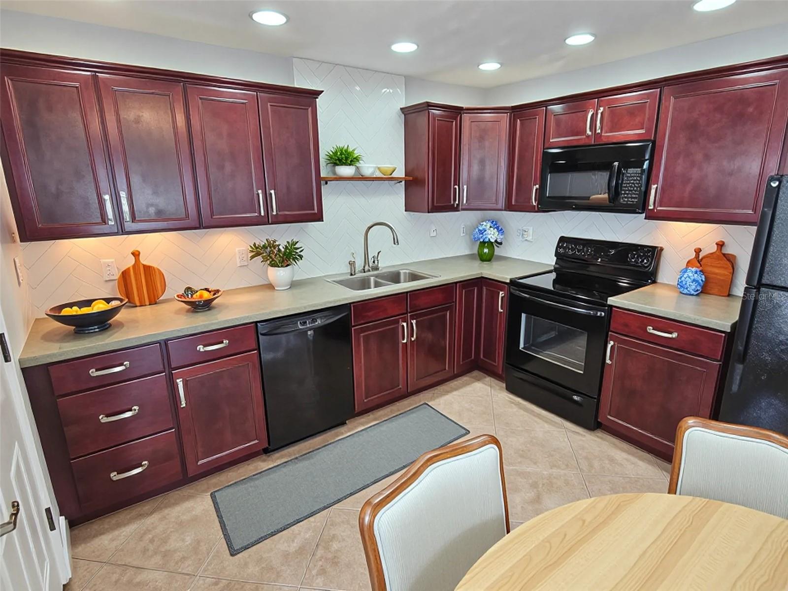 Image 3 of 11 For 519 1-2 Yelvington Avenue