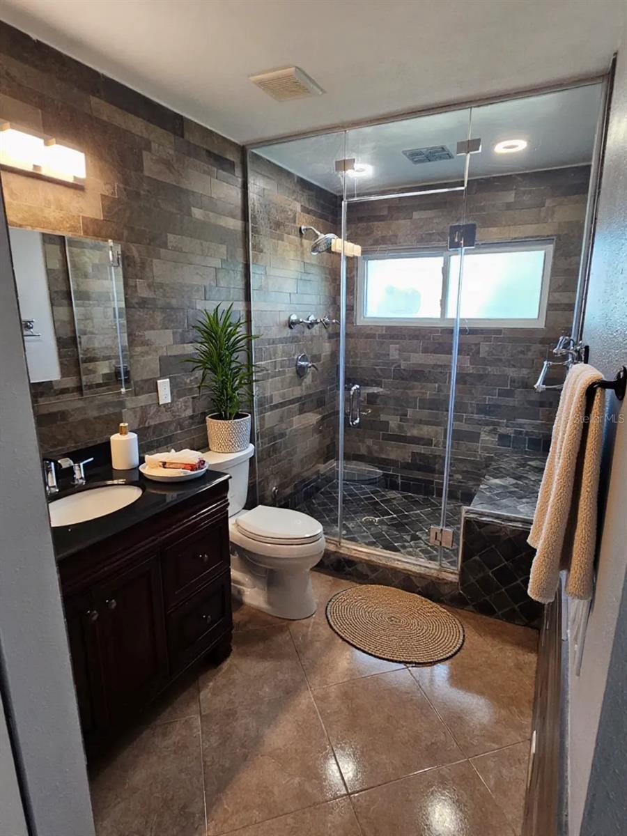 Image 5 of 11 For 519 1-2 Yelvington Avenue