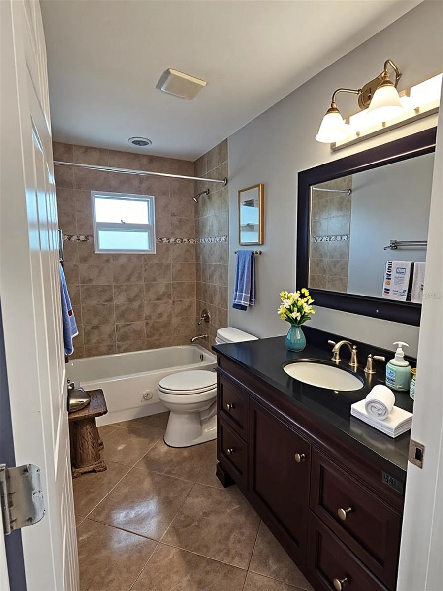 Image 7 of 11 For 519 1-2 Yelvington Avenue