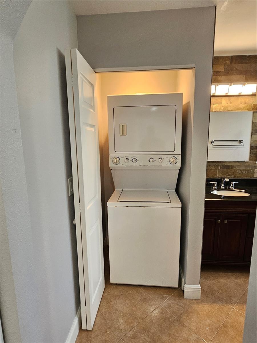 Image 8 of 11 For 519 1-2 Yelvington Avenue