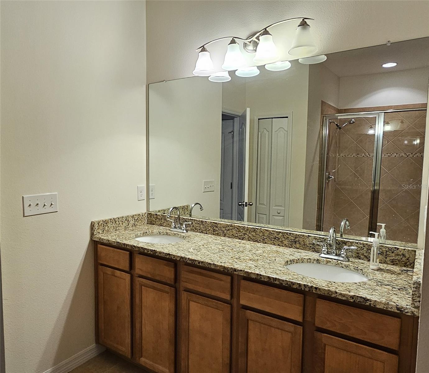 Image 11 of 31 For 12425 Fairlawn Drive