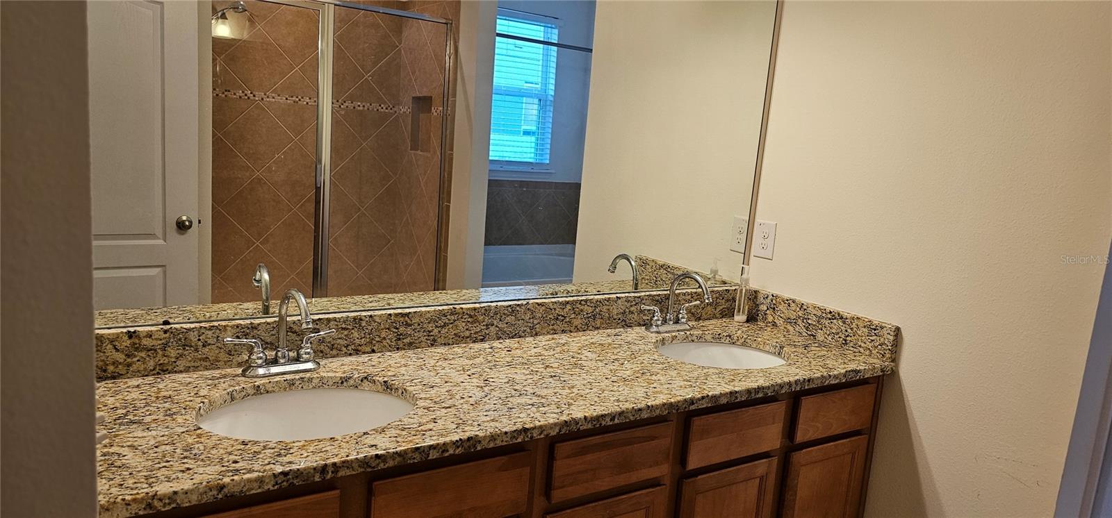 Image 12 of 31 For 12425 Fairlawn Drive