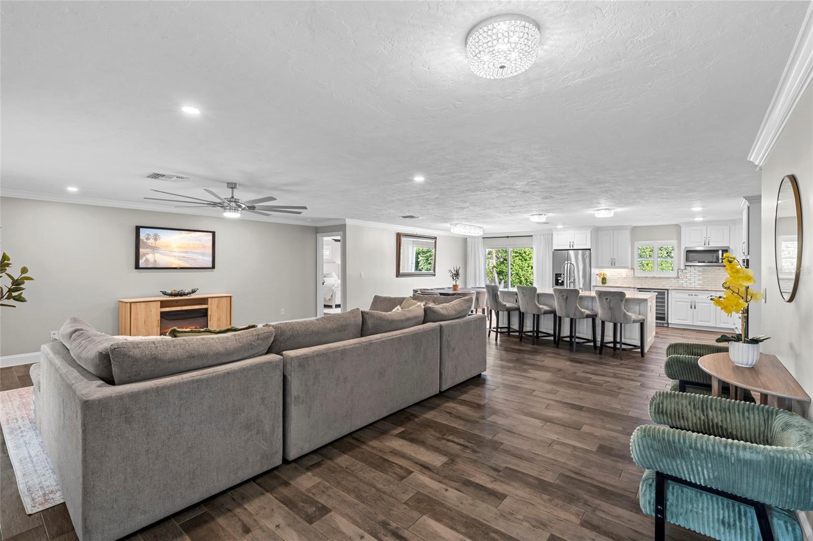 Listing photo id 10 for 4592 40th Street S