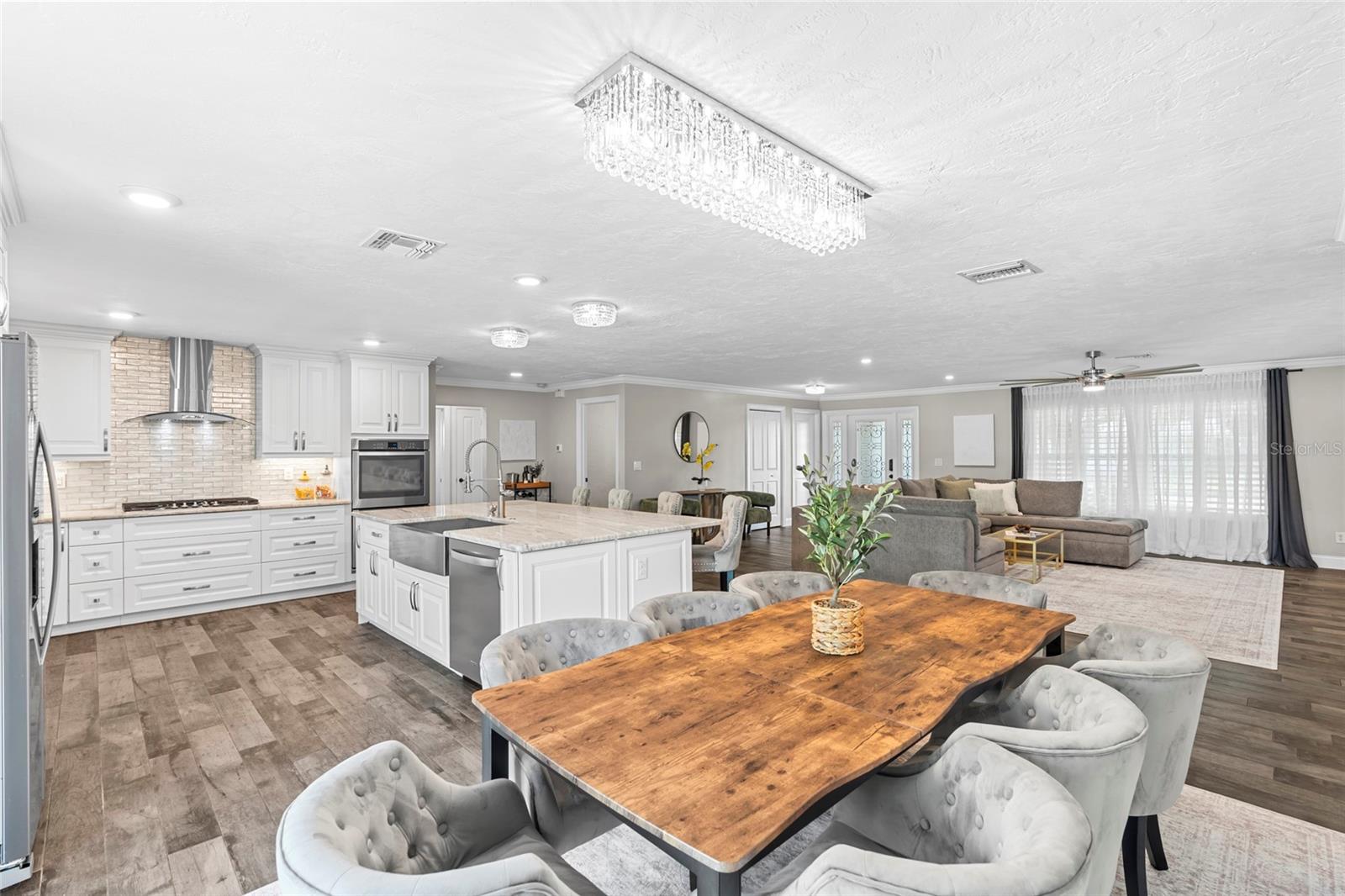 Listing photo id 14 for 4592 40th Street S