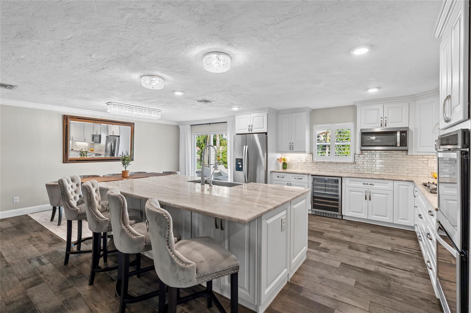 Listing photo id 15 for 4592 40th Street S