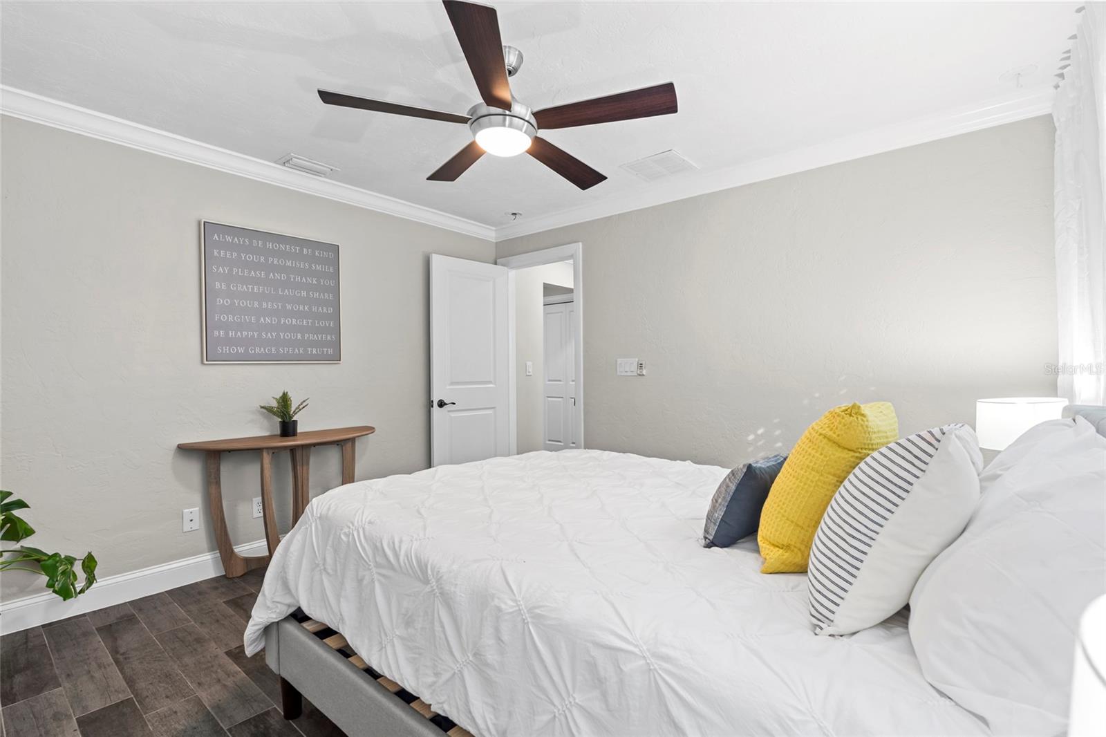 Listing photo id 20 for 4592 40th Street S