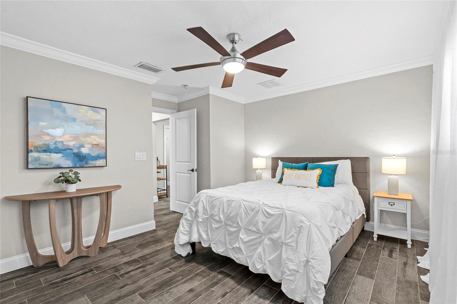 Listing photo id 21 for 4592 40th Street S