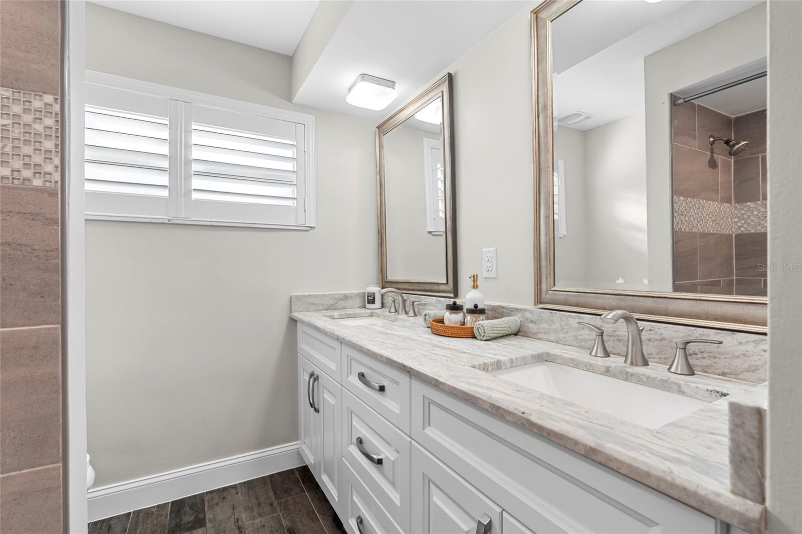 Listing photo id 23 for 4592 40th Street S