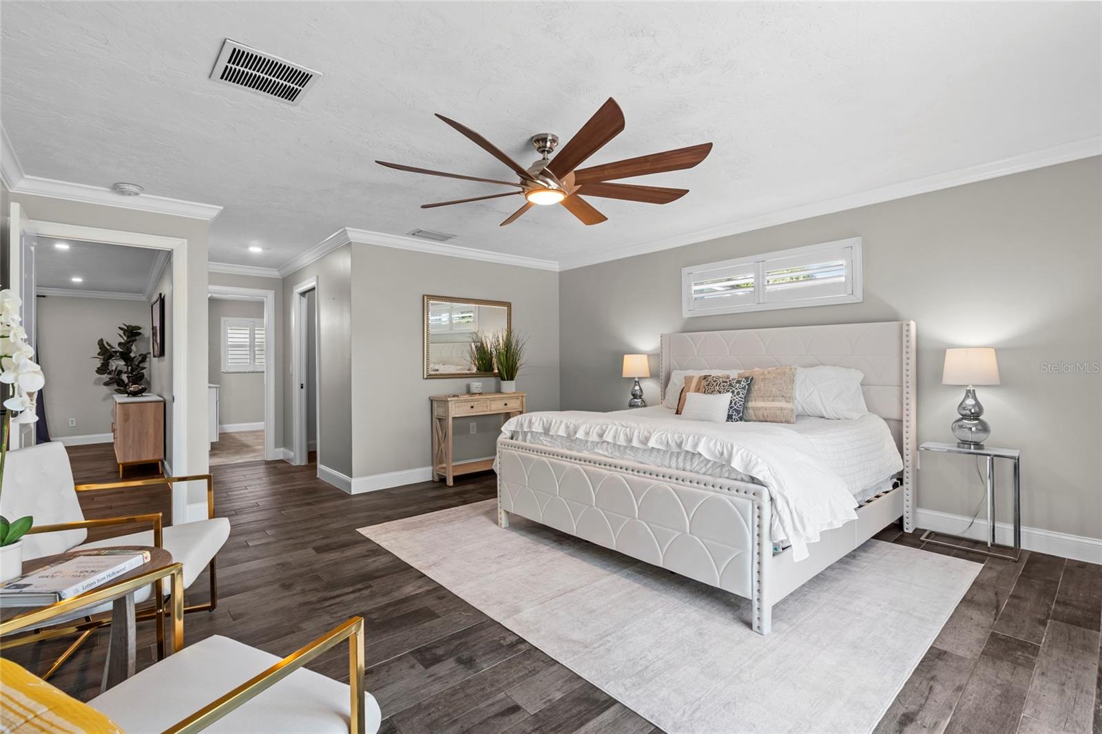 Listing photo id 25 for 4592 40th Street S