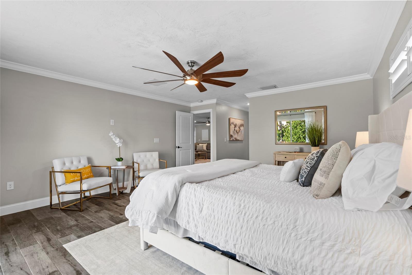 Listing photo id 26 for 4592 40th Street S