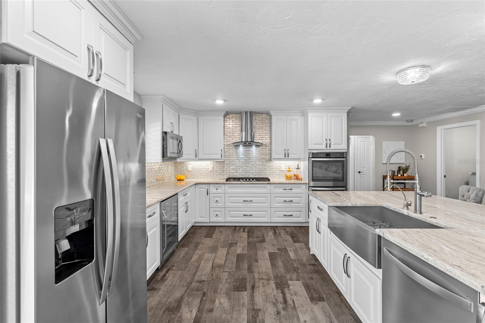 Listing photo id 1 for 4592 40th Street S