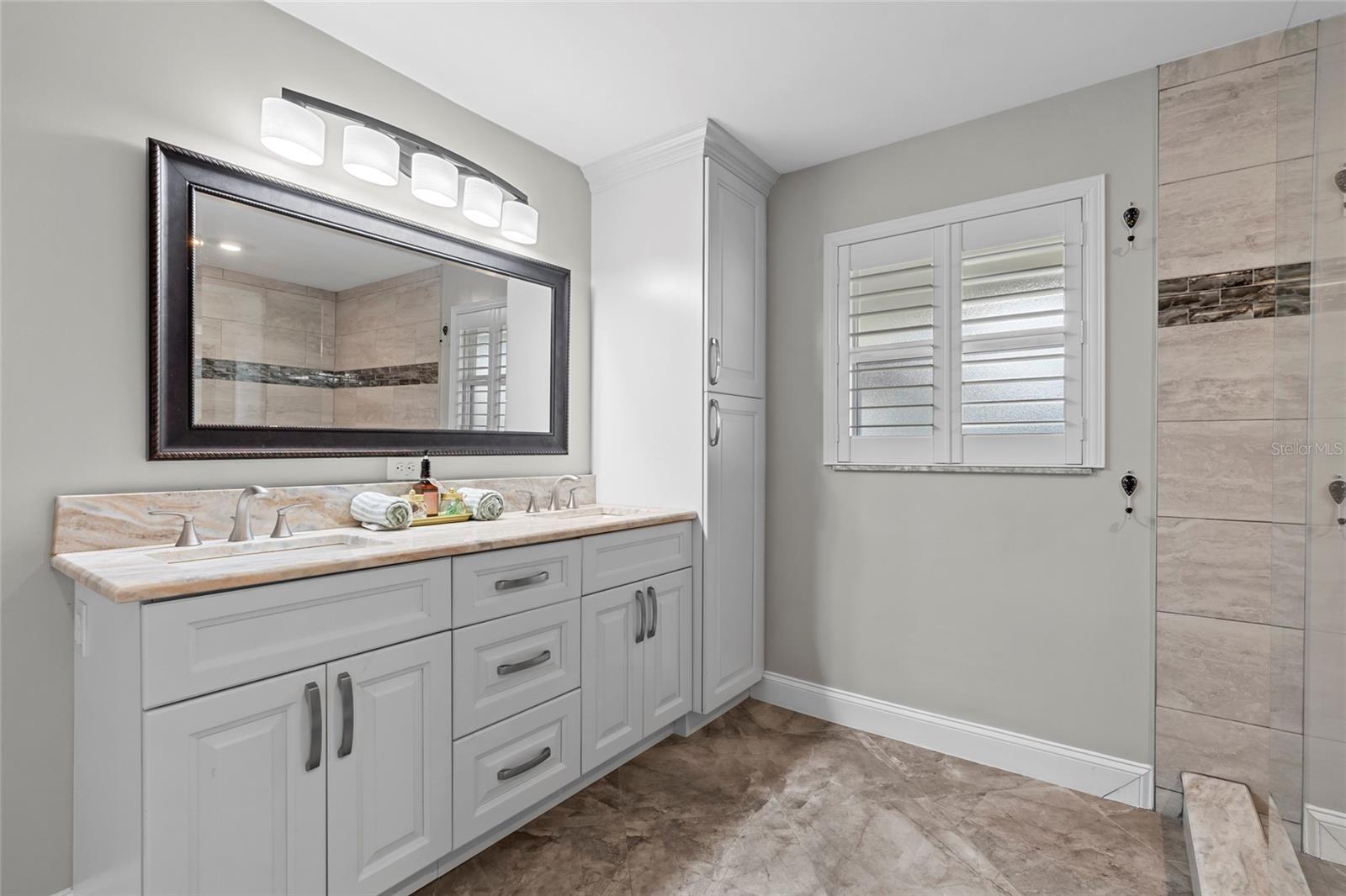 Listing photo id 28 for 4592 40th Street S