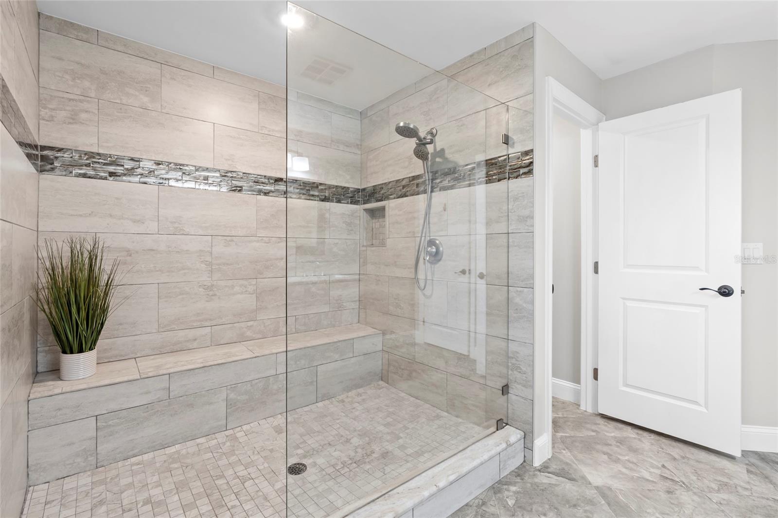 Listing photo id 29 for 4592 40th Street S