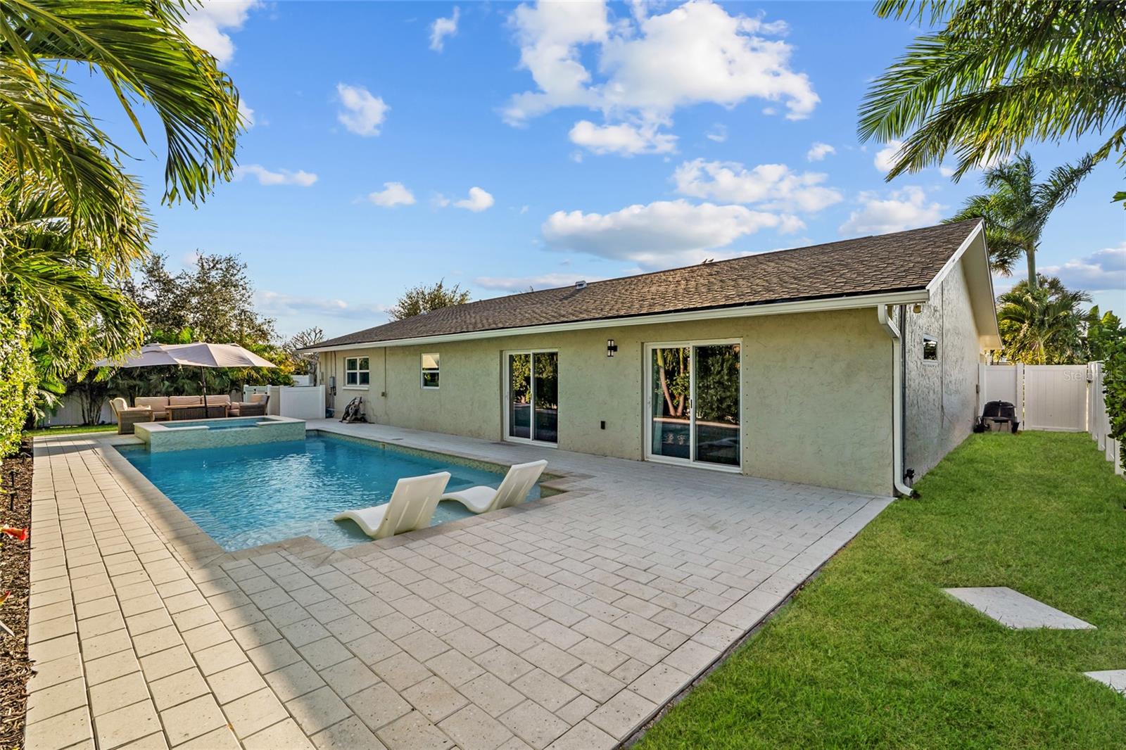 Listing photo id 31 for 4592 40th Street S