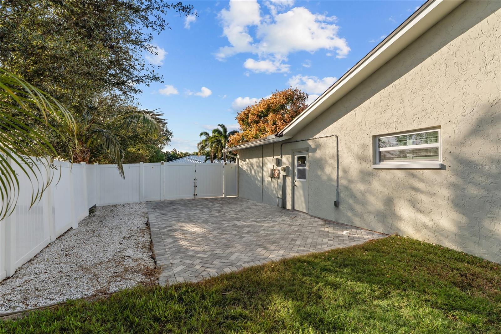 Listing photo id 34 for 4592 40th Street S