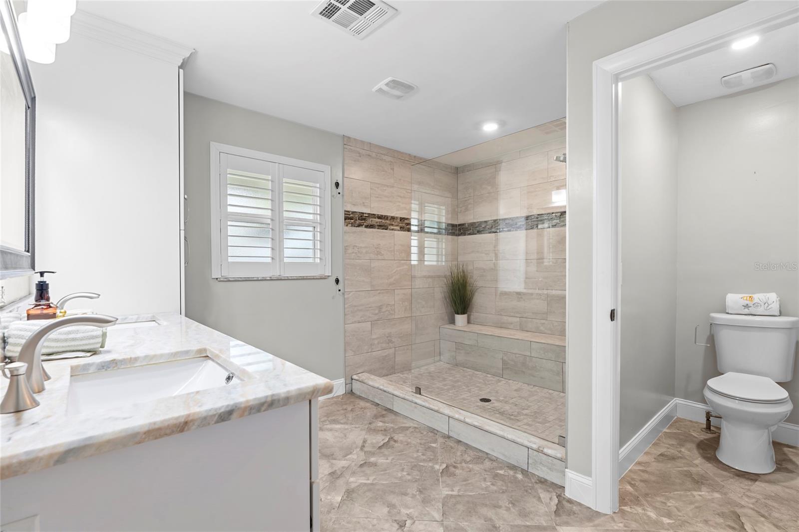 Listing photo id 4 for 4592 40th Street S