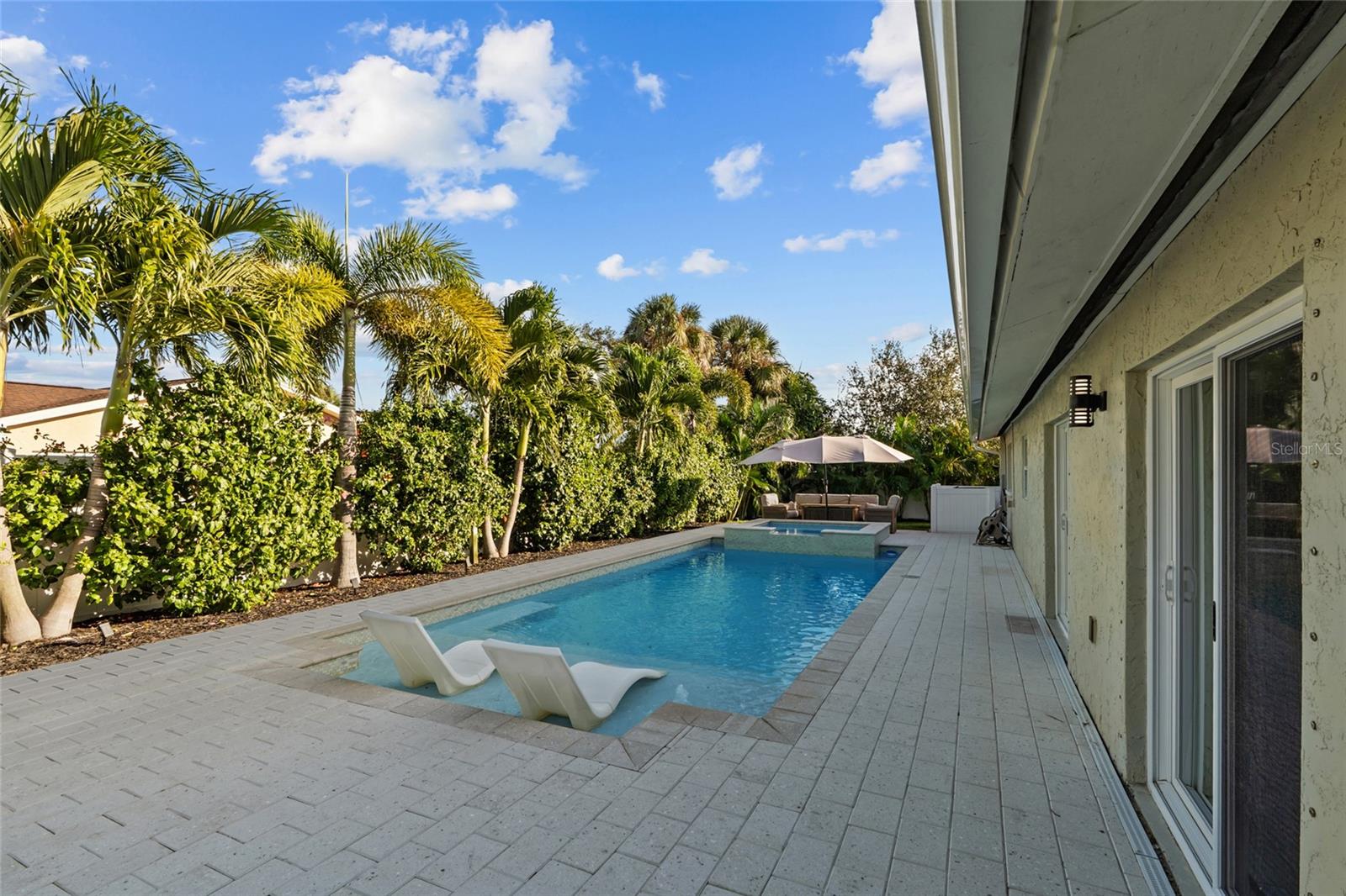 Listing photo id 5 for 4592 40th Street S