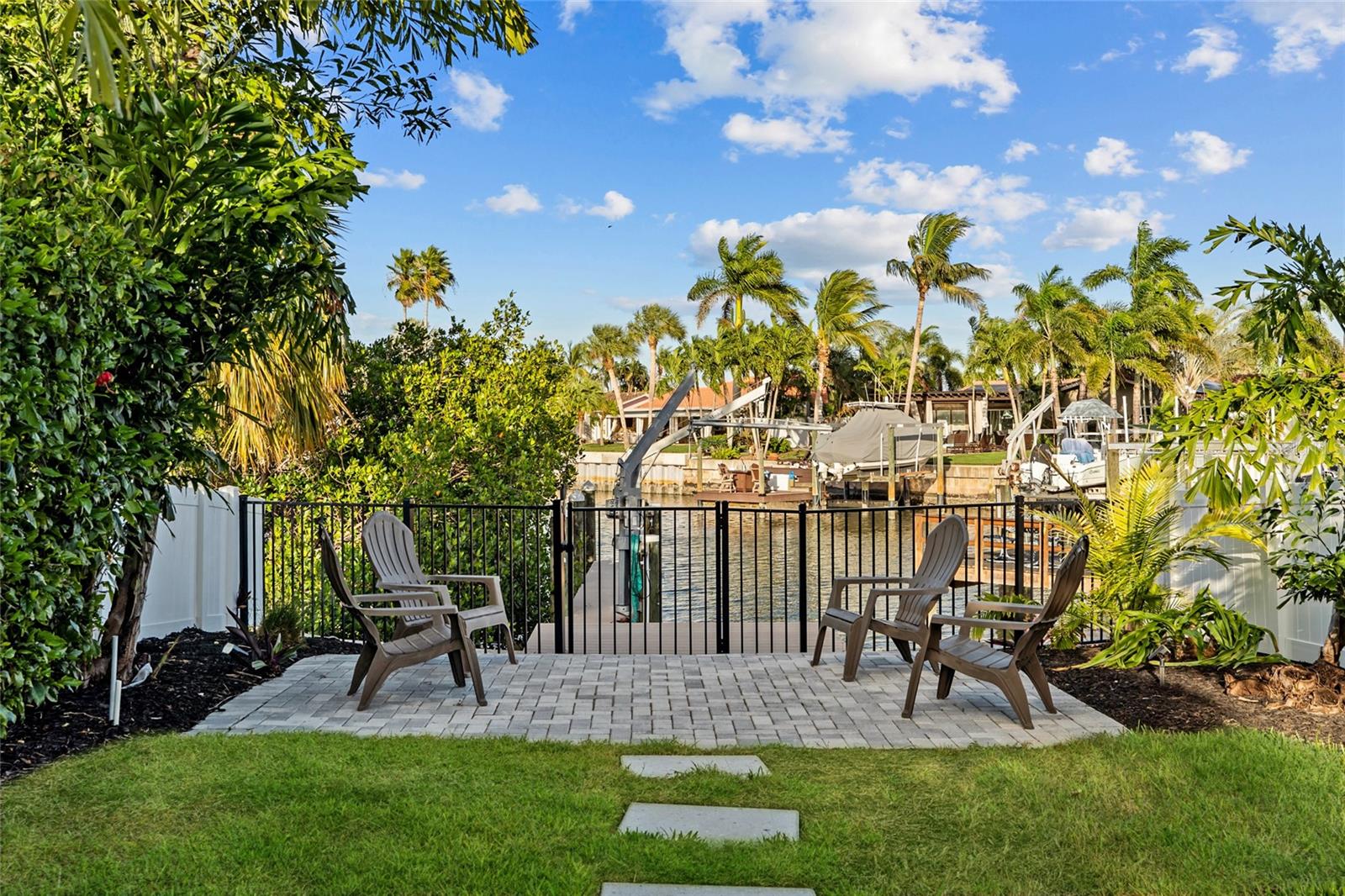 Listing photo id 6 for 4592 40th Street S