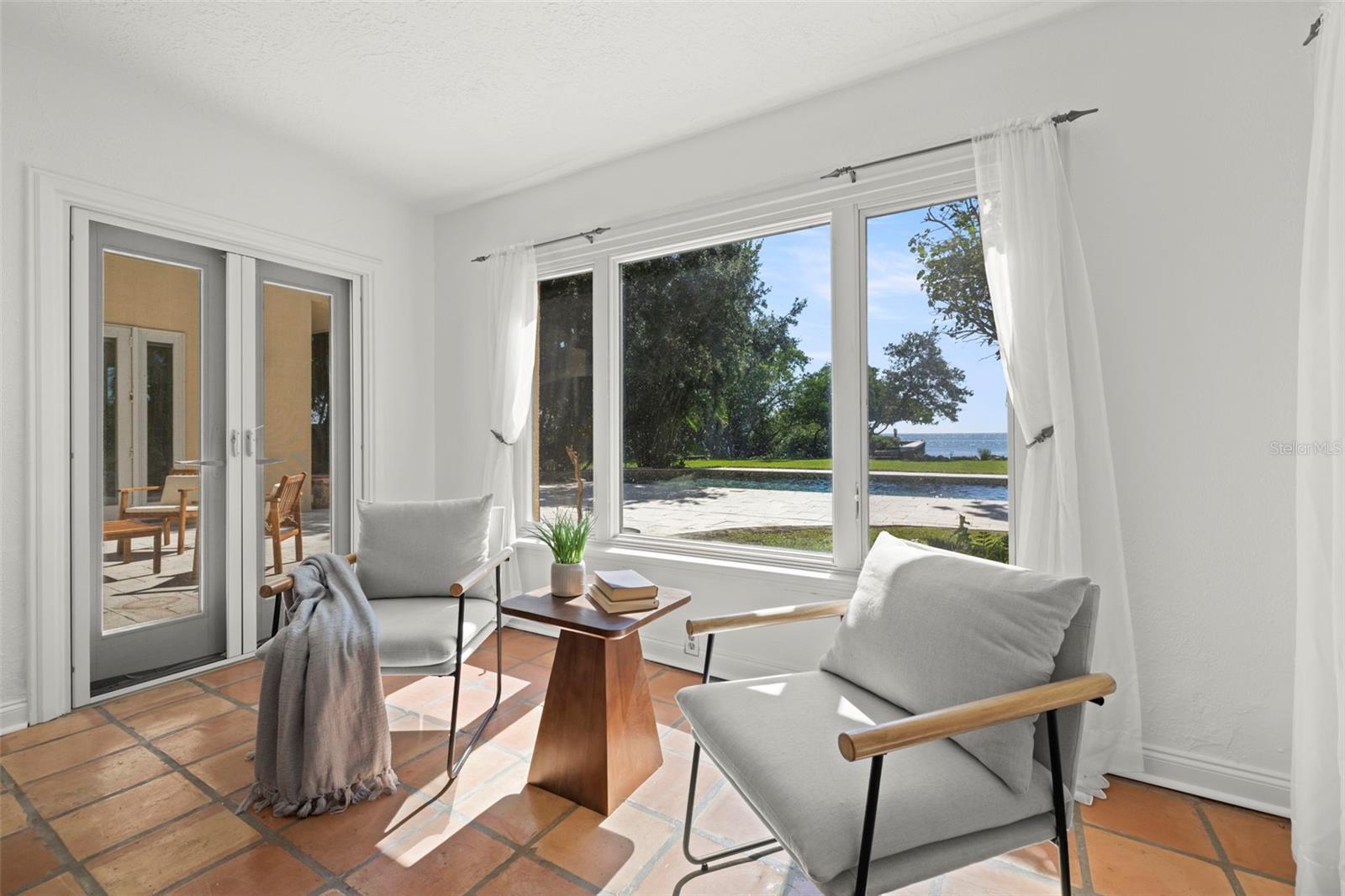 Image 14 of 91 For 7240 Dr Martin Luther King Jr Street S