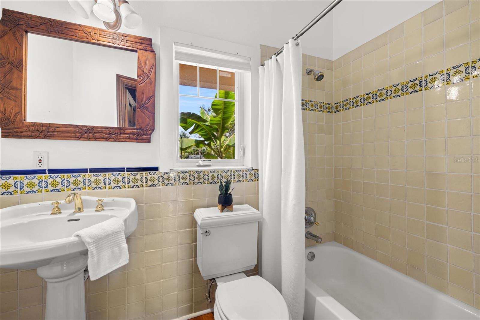 Image 32 of 91 For 7240 Dr Martin Luther King Jr Street S