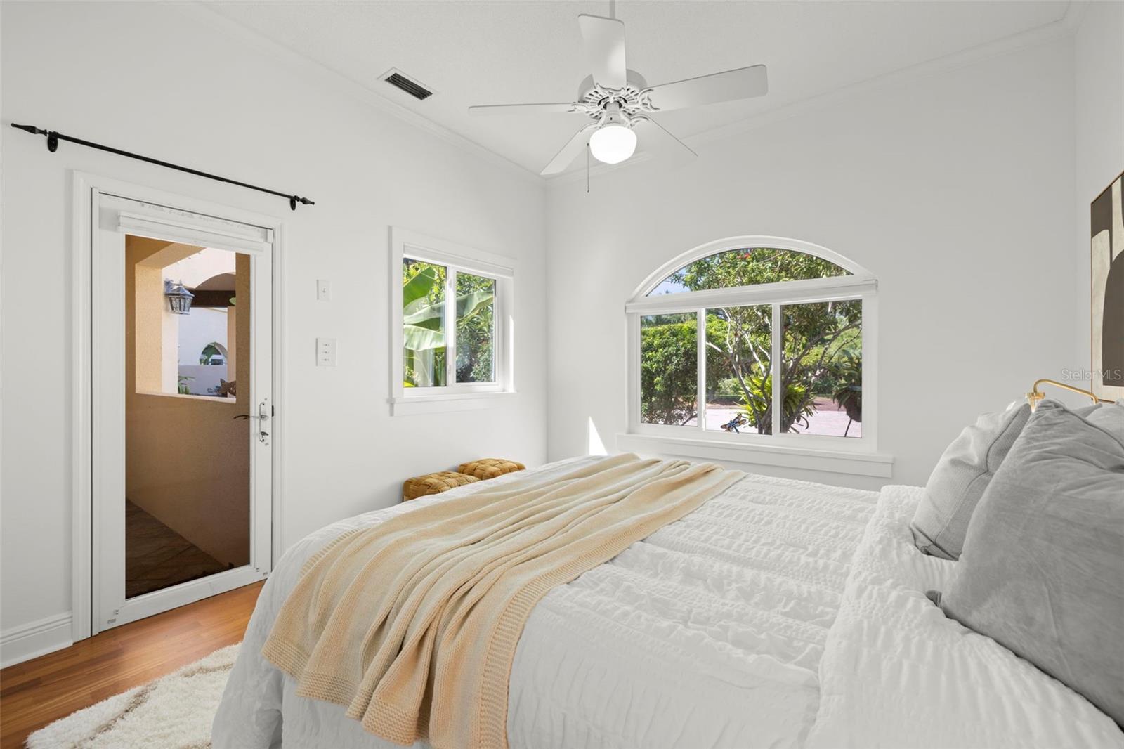 Image 33 of 91 For 7240 Dr Martin Luther King Jr Street S