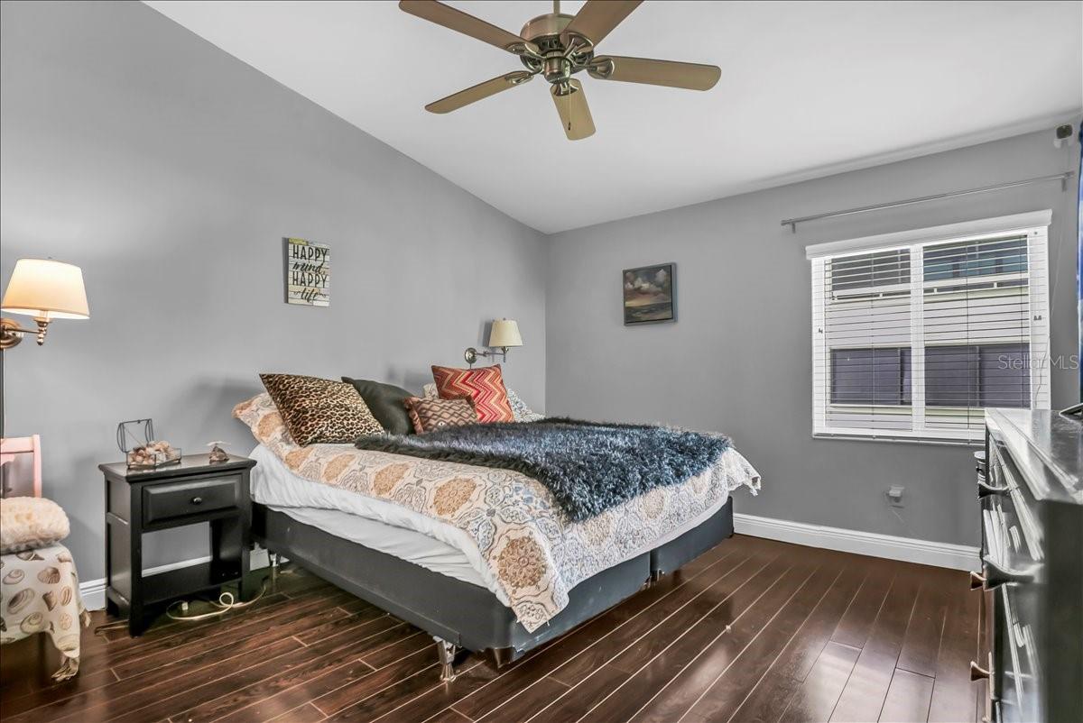 Image 10 of 50 For 637 Drake Lane N