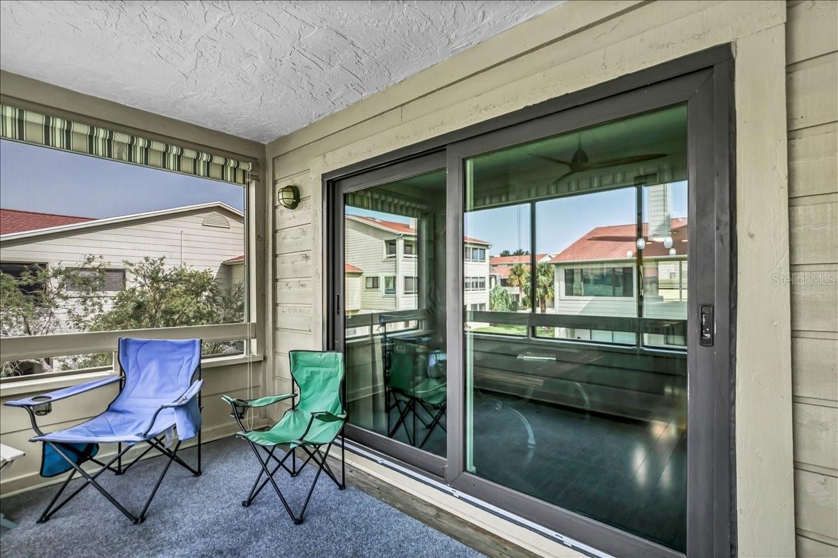 Image 28 of 50 For 637 Drake Lane N