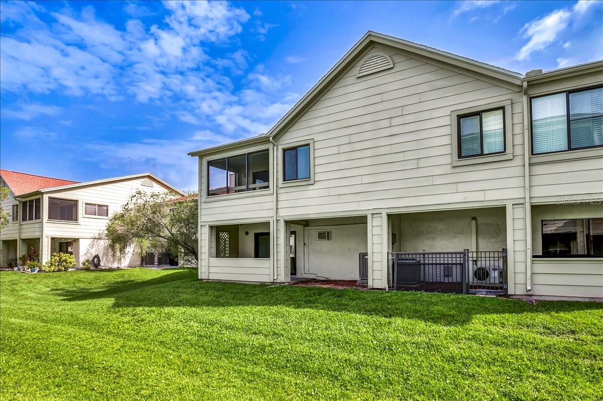 Image 36 of 50 For 637 Drake Lane N