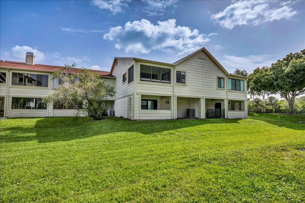 Image 37 of 50 For 637 Drake Lane N