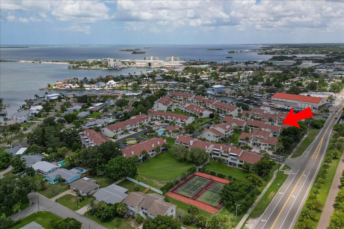 Image 40 of 50 For 637 Drake Lane N