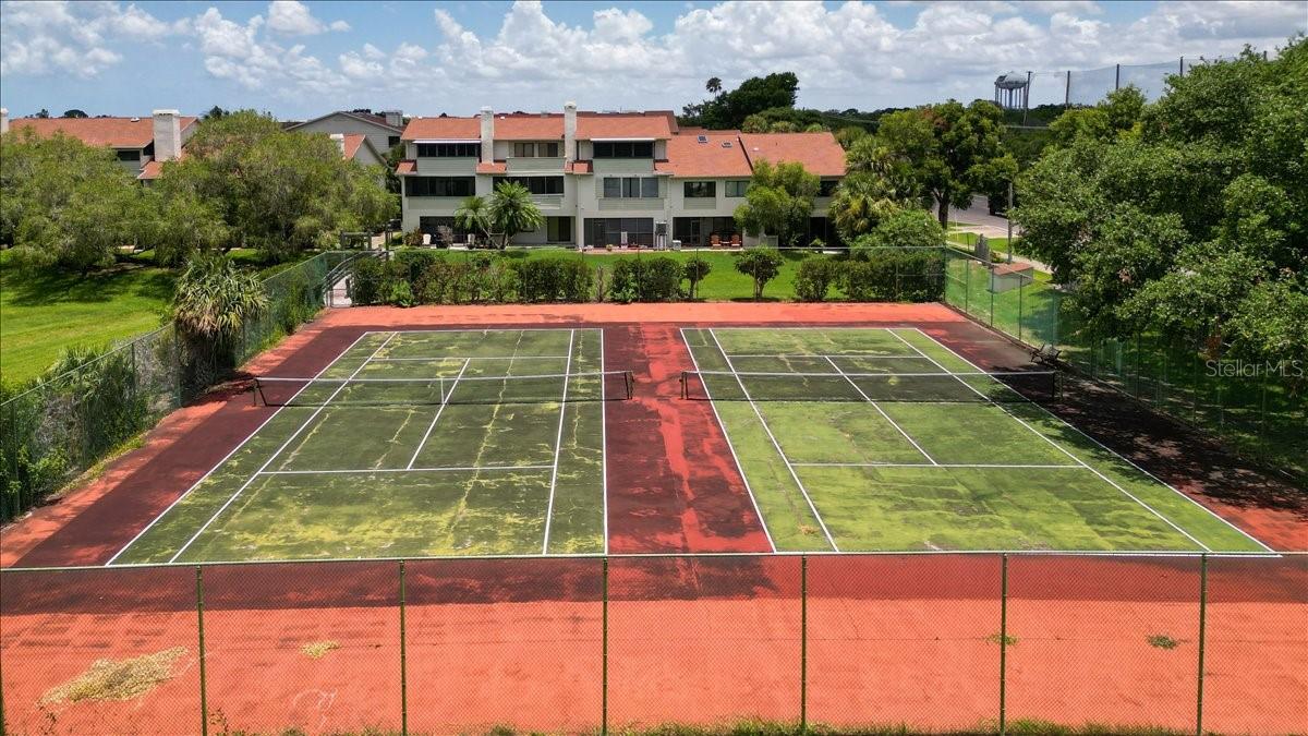 Image 49 of 50 For 637 Drake Lane N