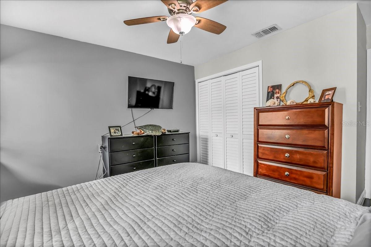 Image 5 of 50 For 637 Drake Lane N