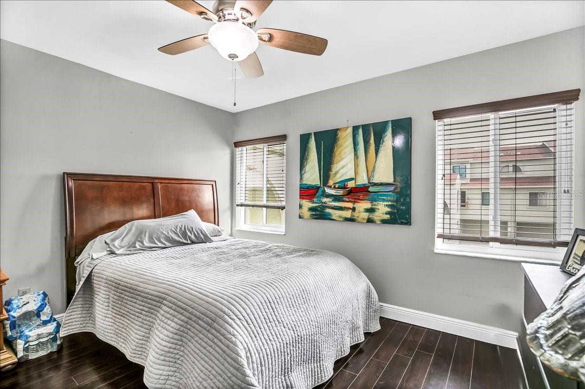 Image 6 of 50 For 637 Drake Lane N