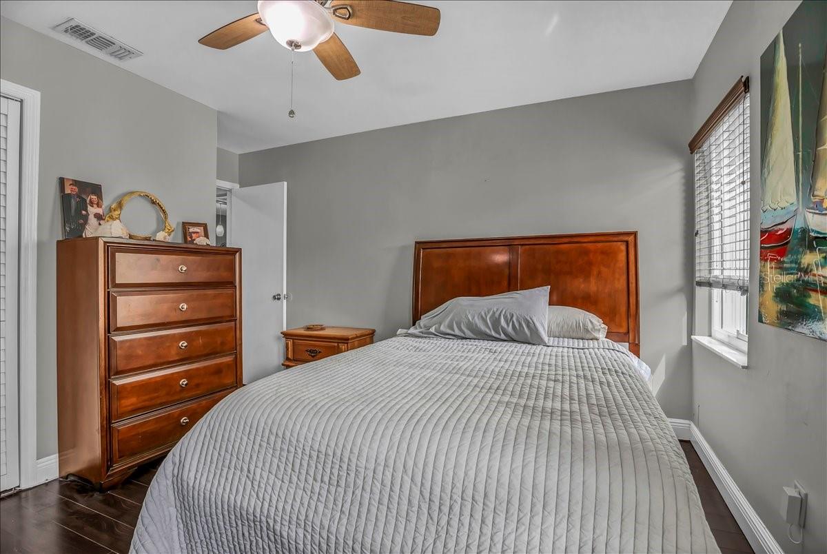 Image 7 of 50 For 637 Drake Lane N