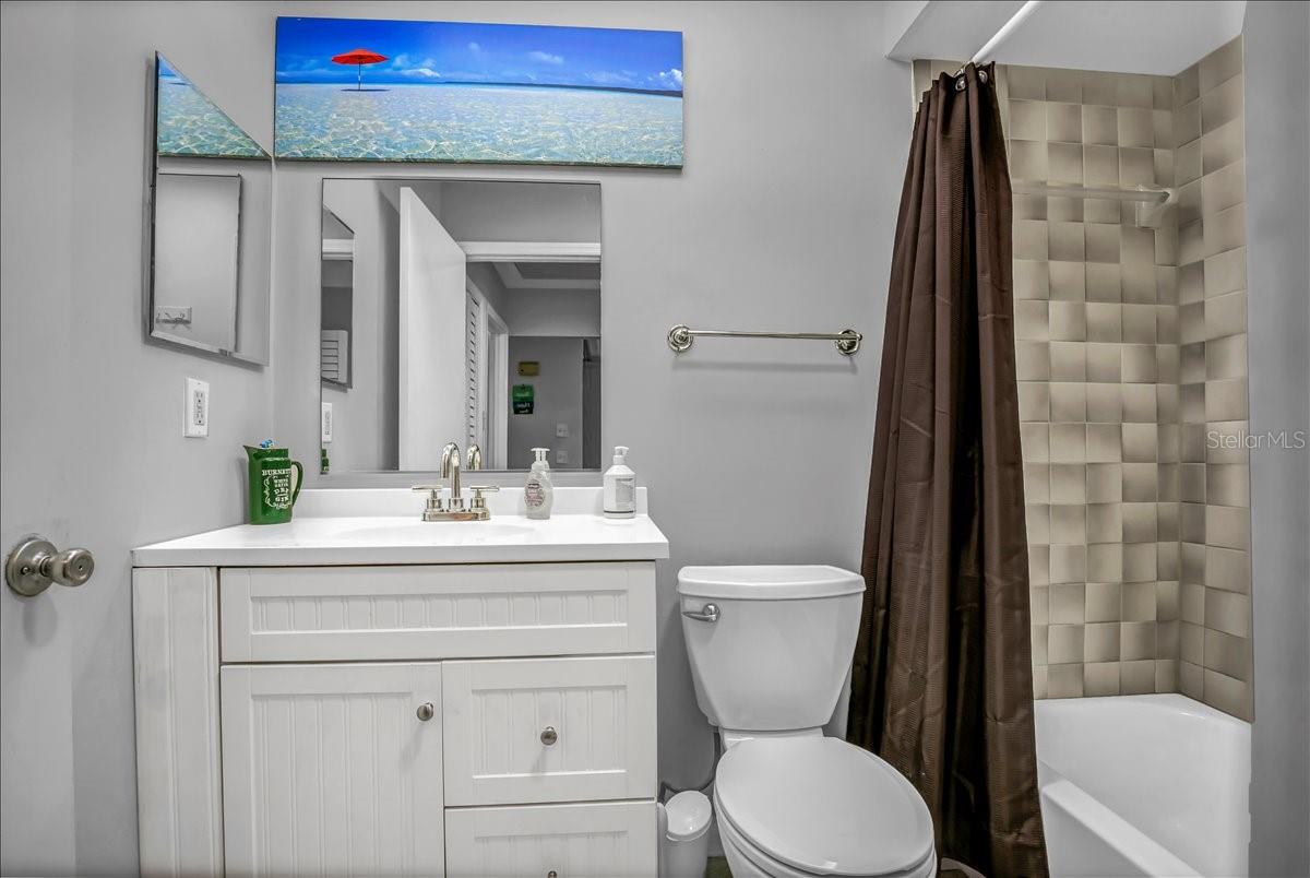 Image 8 of 50 For 637 Drake Lane N