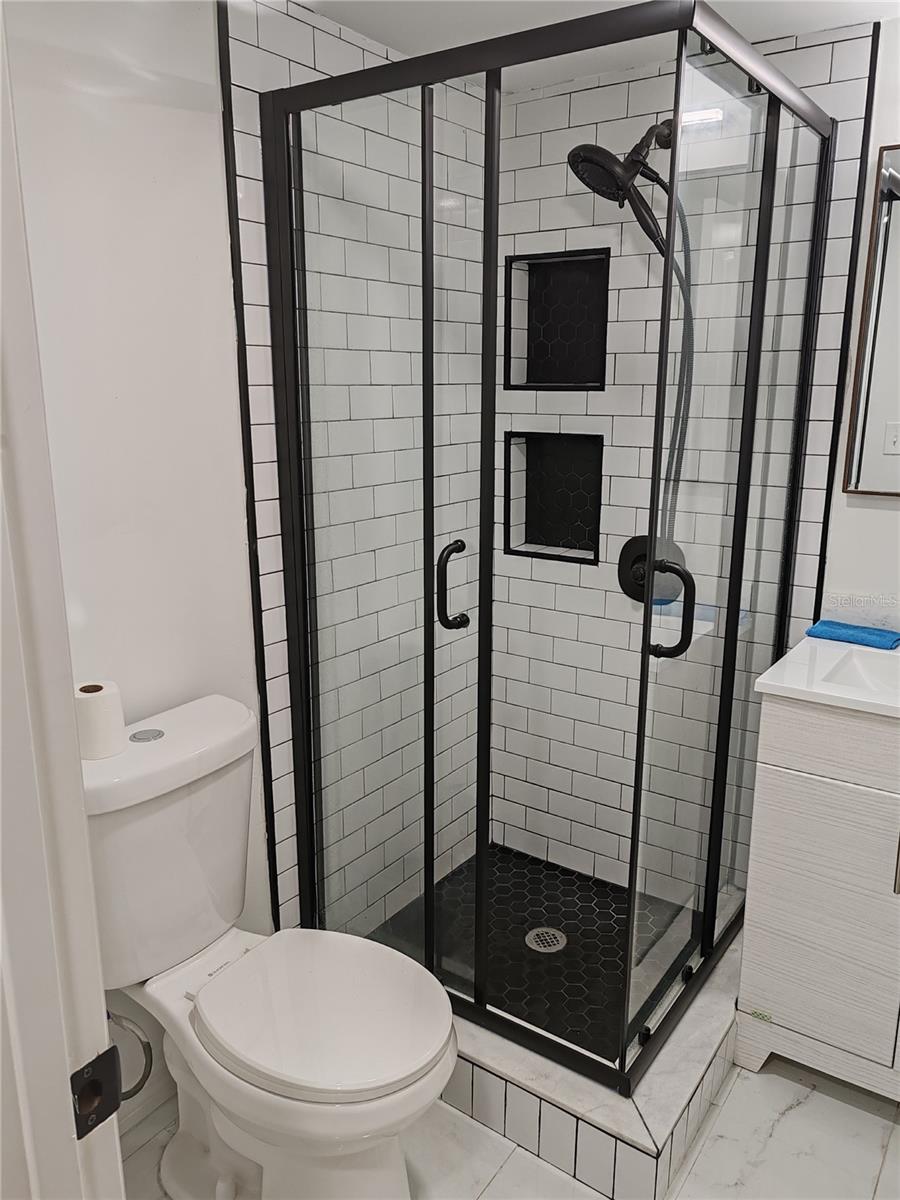 Listing photo id 3 for 4213 Osborne Avenue