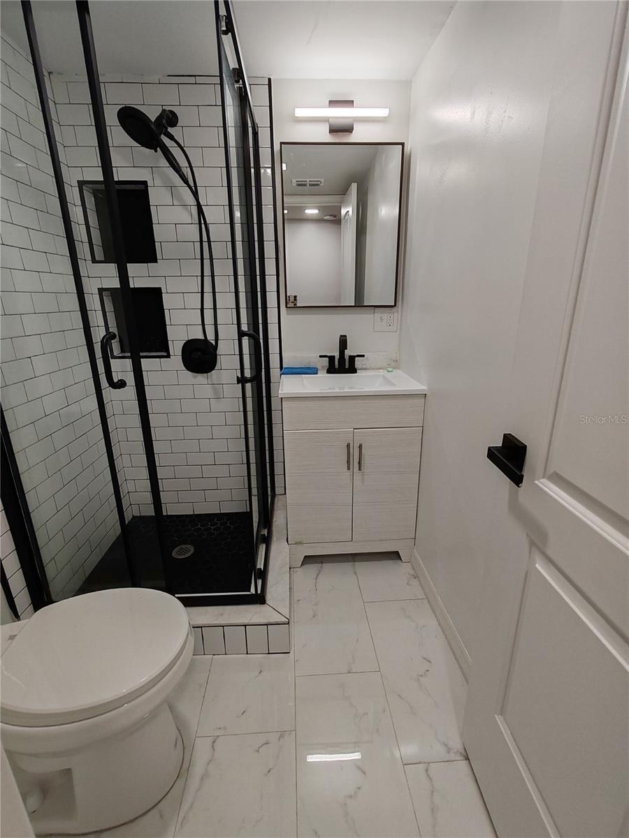 Listing photo id 4 for 4213 Osborne Avenue