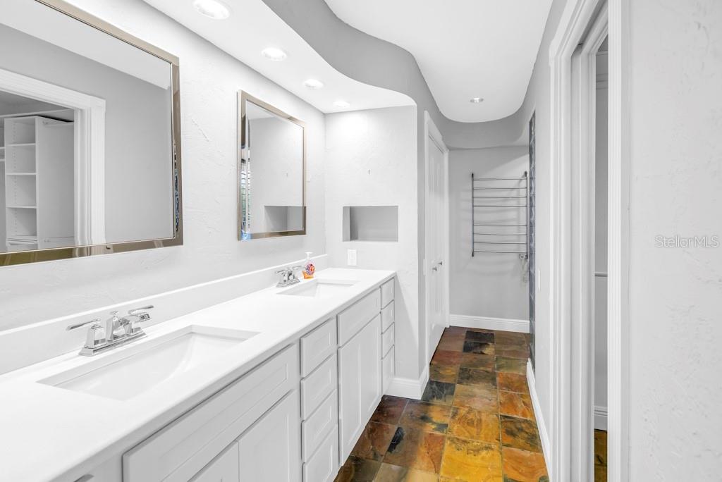 Image 21 of 35 For 11174 90th Terrace