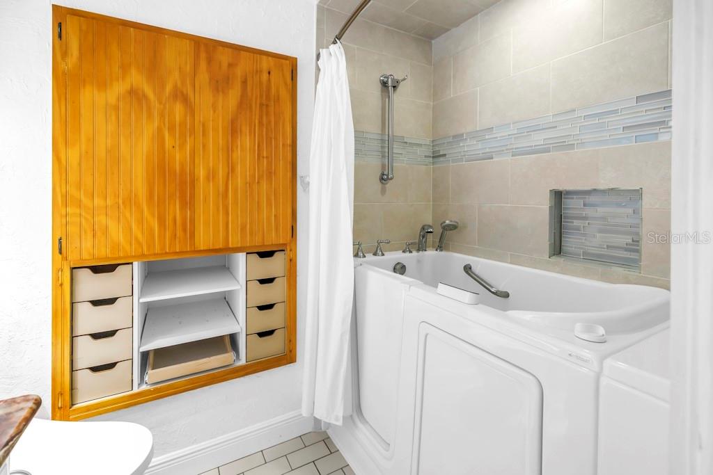 Image 27 of 35 For 11174 90th Terrace