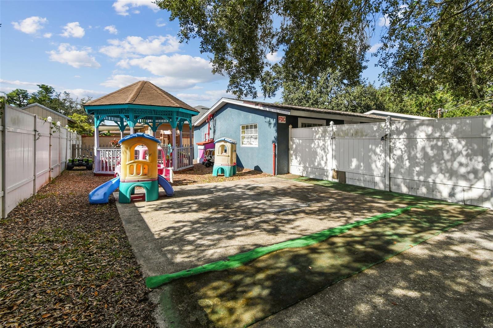 Image 39 of 74 For 9912 Myrtle Street